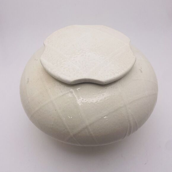 Studio Art Pottery Bowl Urn Cream Textured Ceramic Carved Lid Artist Signed - Picture 1 of 7